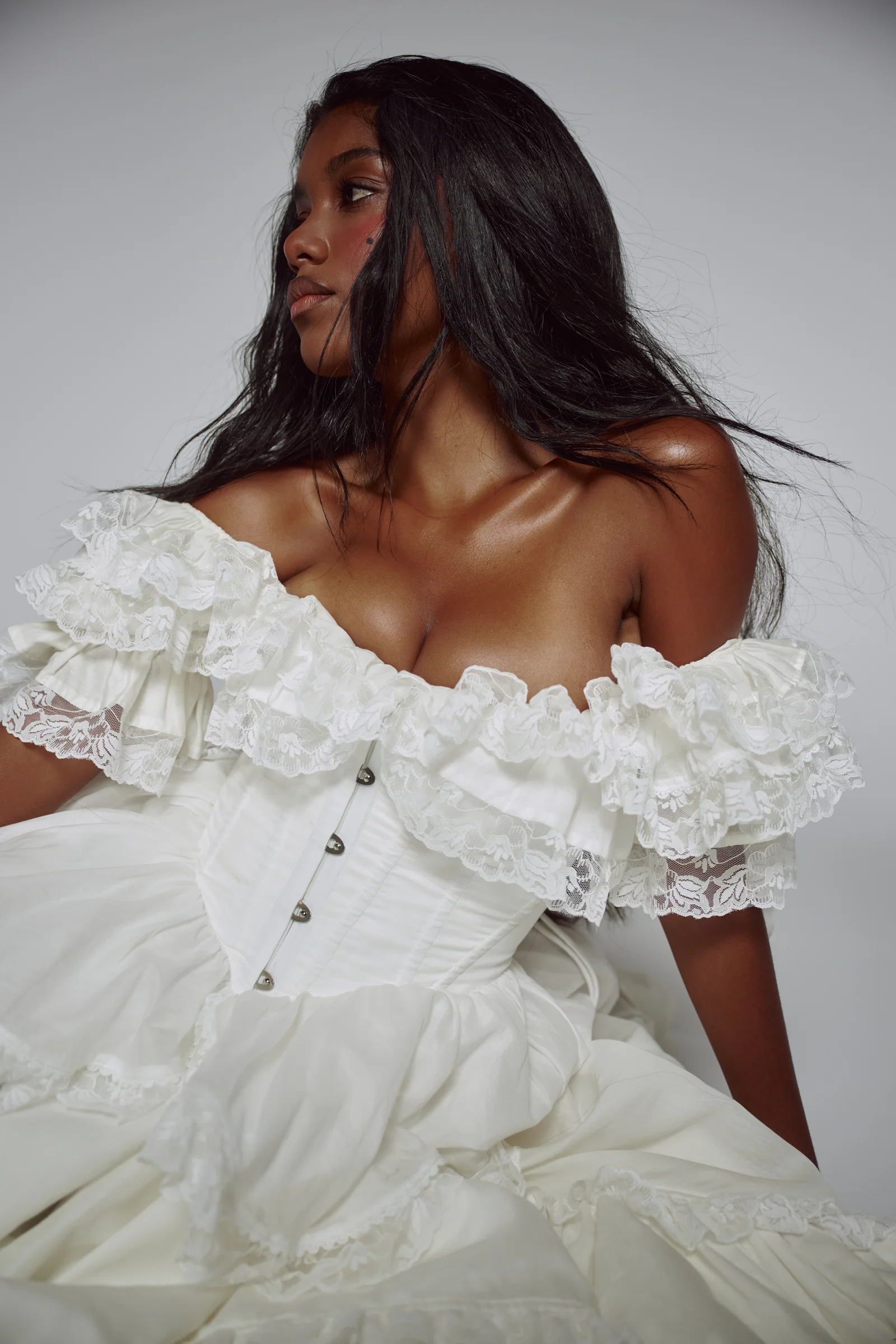 The Ivory Chantilly Corset - Image 7