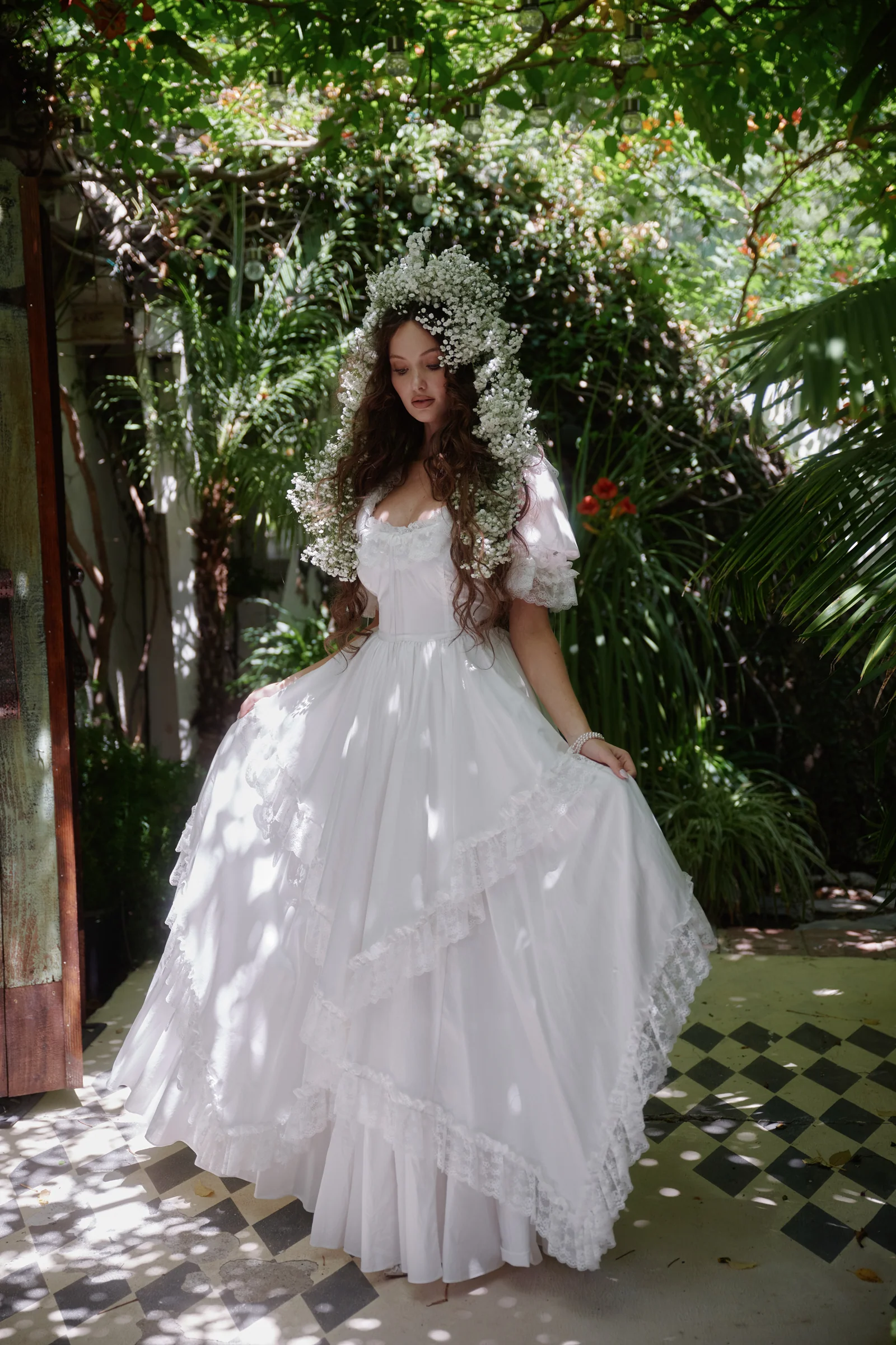 The Innkeepers Gown - Image 4